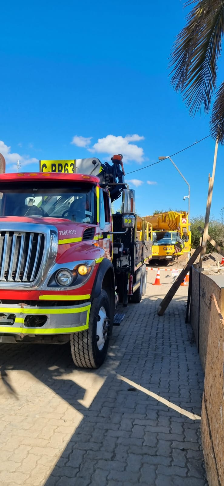 Camión pluma ISM Services